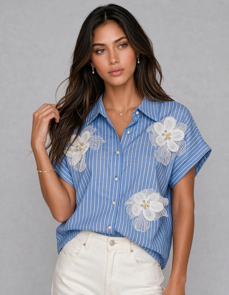 Blusa con apliques de encaje floral a rayas, pedrería y cuentas