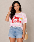 Camiseta rosada de manga corta con cuello redondo y rayas gráficas