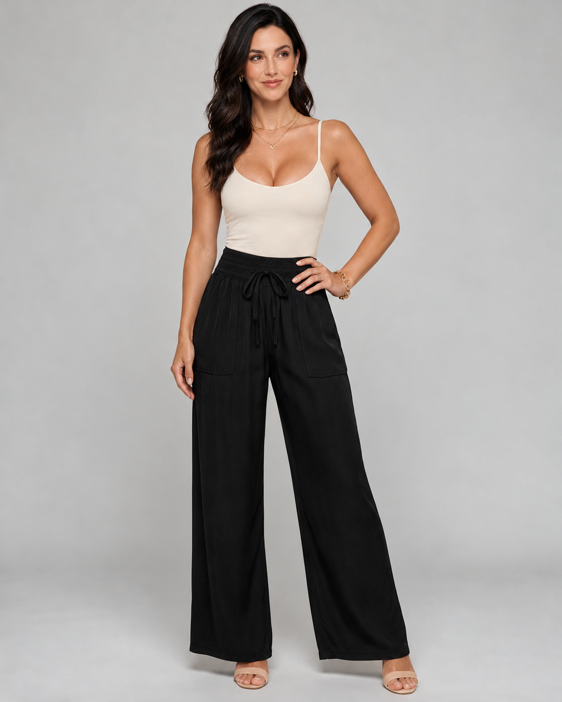 Pantalón satinado de pierna ancha · Negro