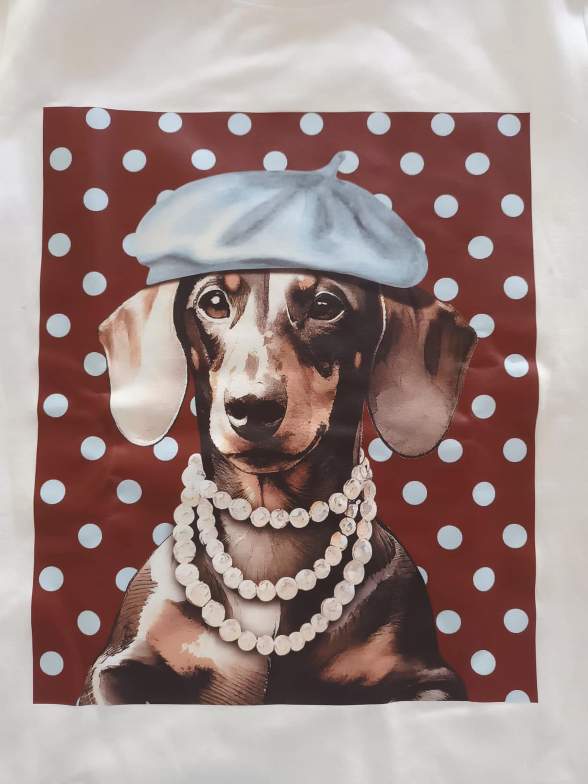 Camisetas entalladas Florence con estampado de boina y perro
