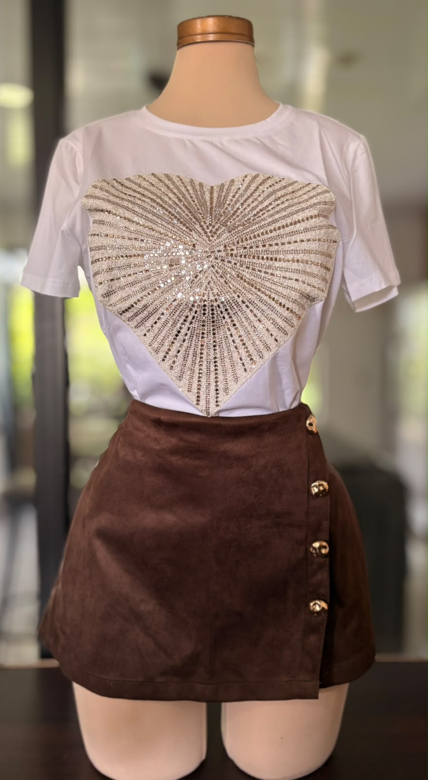 Camiseta de manga corta para mujer con estampado de corazón y pedrería