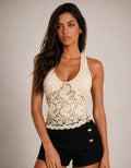 Top color crema de tirantes con cuello halter y encaje floral
