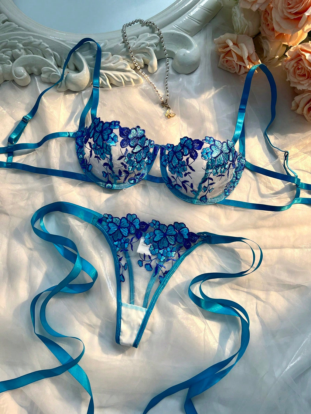 Conjunto de lencería de 2 piezas con tirantes bordados en azul celes - imagen 5