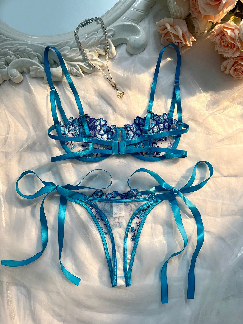 Conjunto de lencería de 2 piezas con tirantes bordados en azul celes - imagen 2