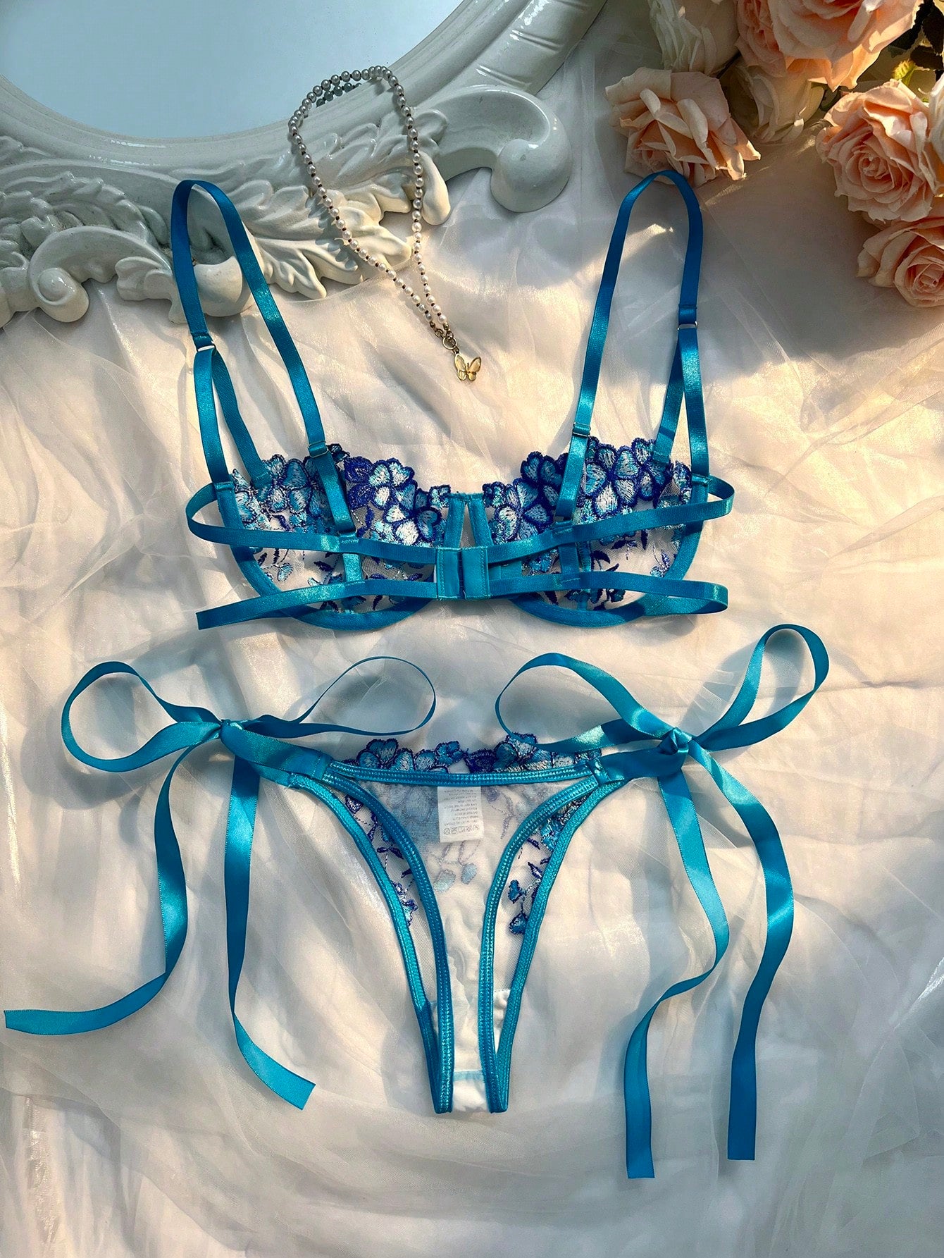 Conjunto de lencería de 2 piezas con tirantes bordados en azul celes - imagen 2