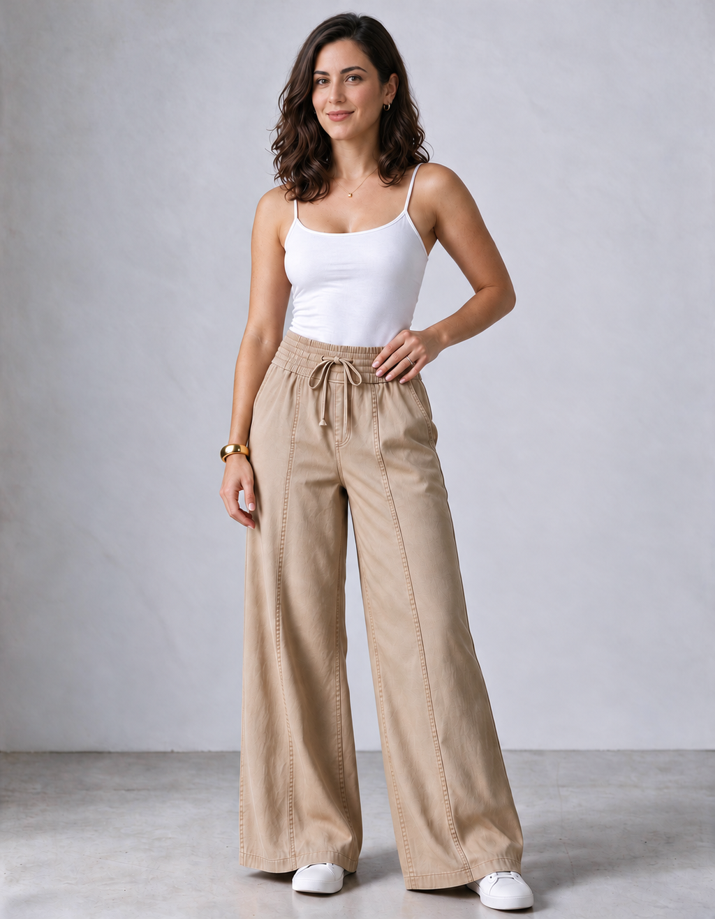 Pantalón ancho con elástico · Caqui