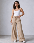 Pantalón ancho con elástico · Caqui